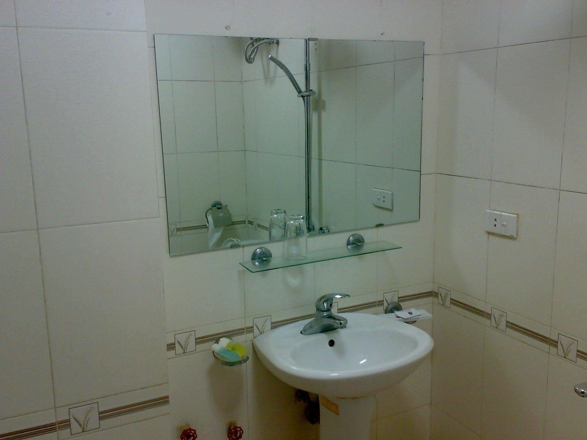 Oyo 709 Seoul Hotel Hanoi Luaran gambar